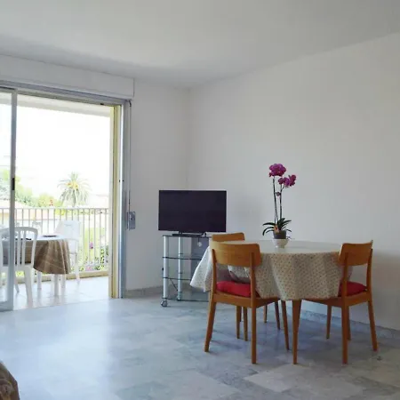 T2 A Avec Balcon, Proche - Fr-1-252-129 Apartment