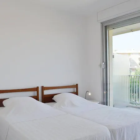 T2 A Avec Balcon, Proche - Fr-1-252-129 Antibes